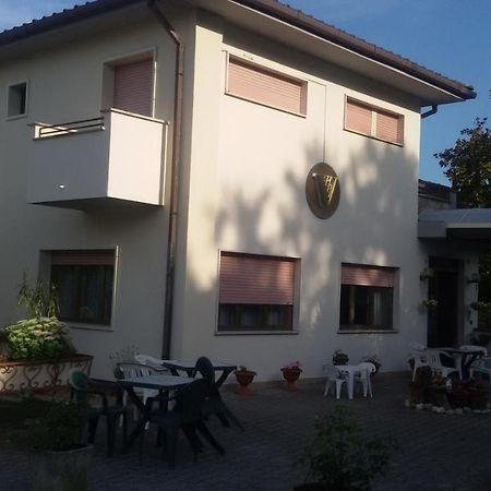 Hotel Le Vigne Contigliano Esterno foto