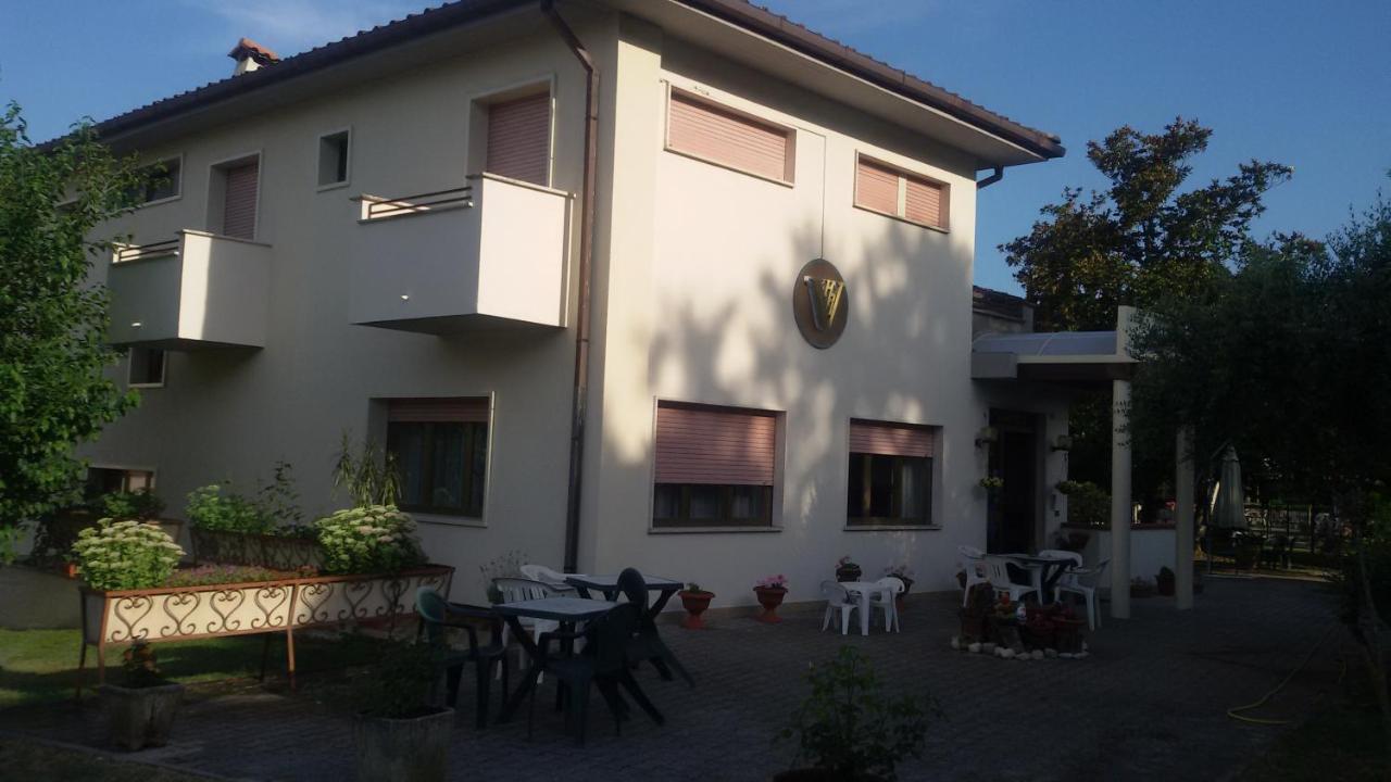 Hotel Le Vigne Contigliano Esterno foto
