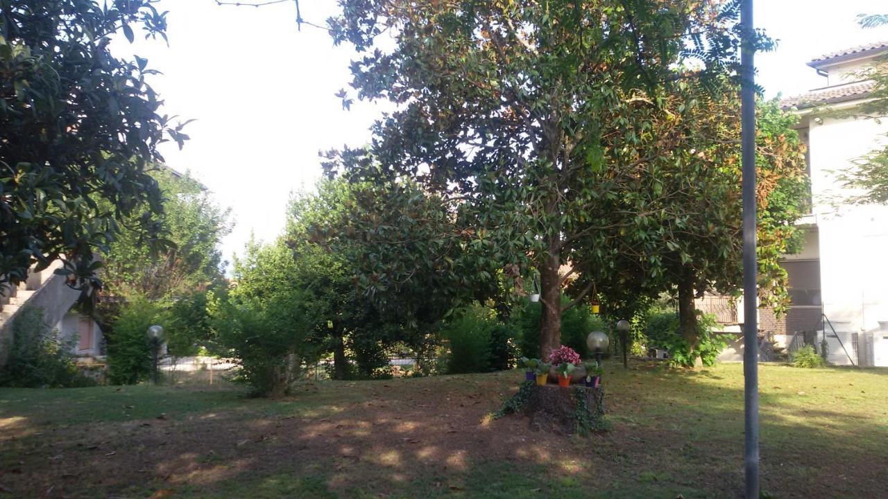 Hotel Le Vigne Contigliano Esterno foto