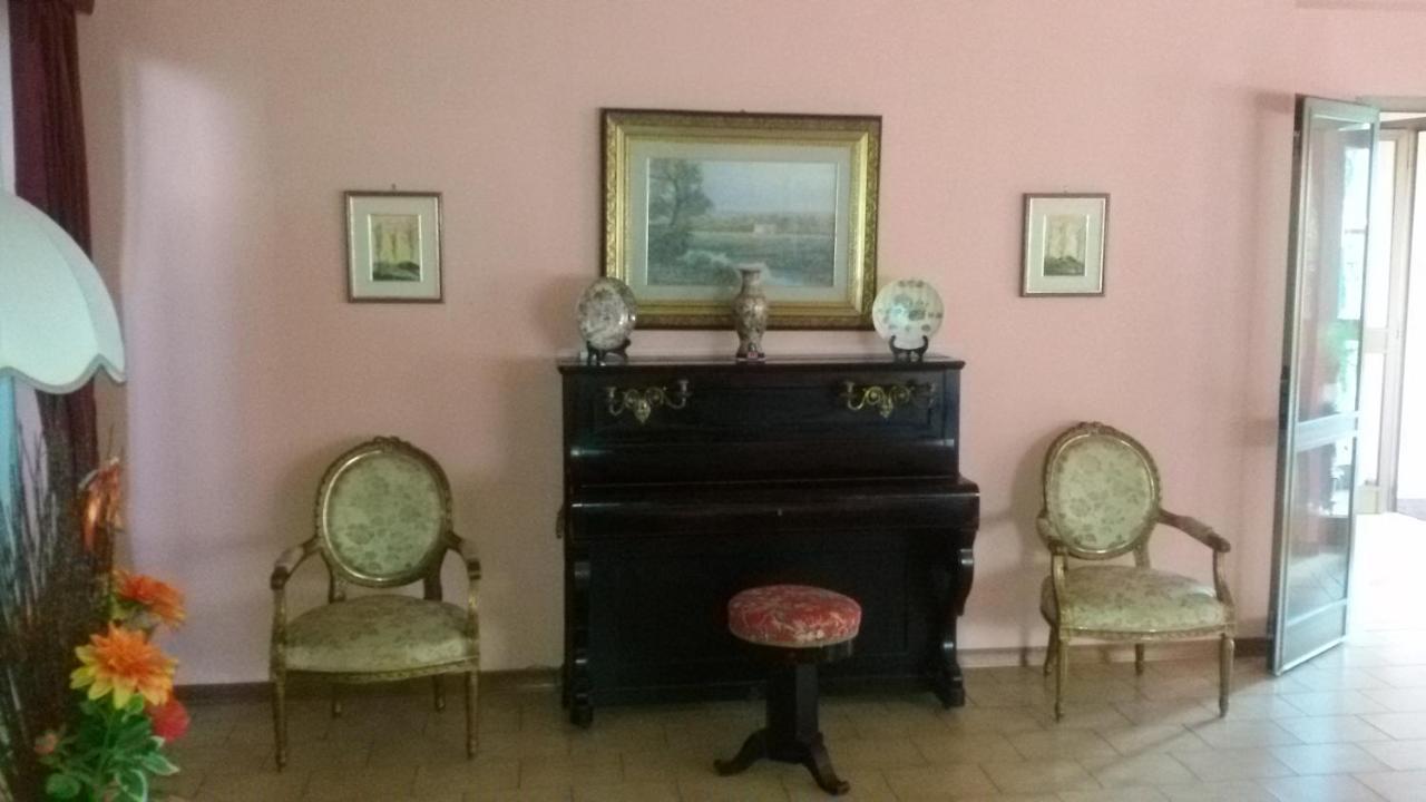 Hotel Le Vigne Contigliano Esterno foto