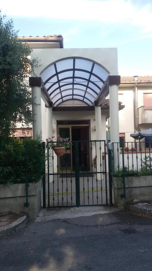 Hotel Le Vigne Contigliano Esterno foto