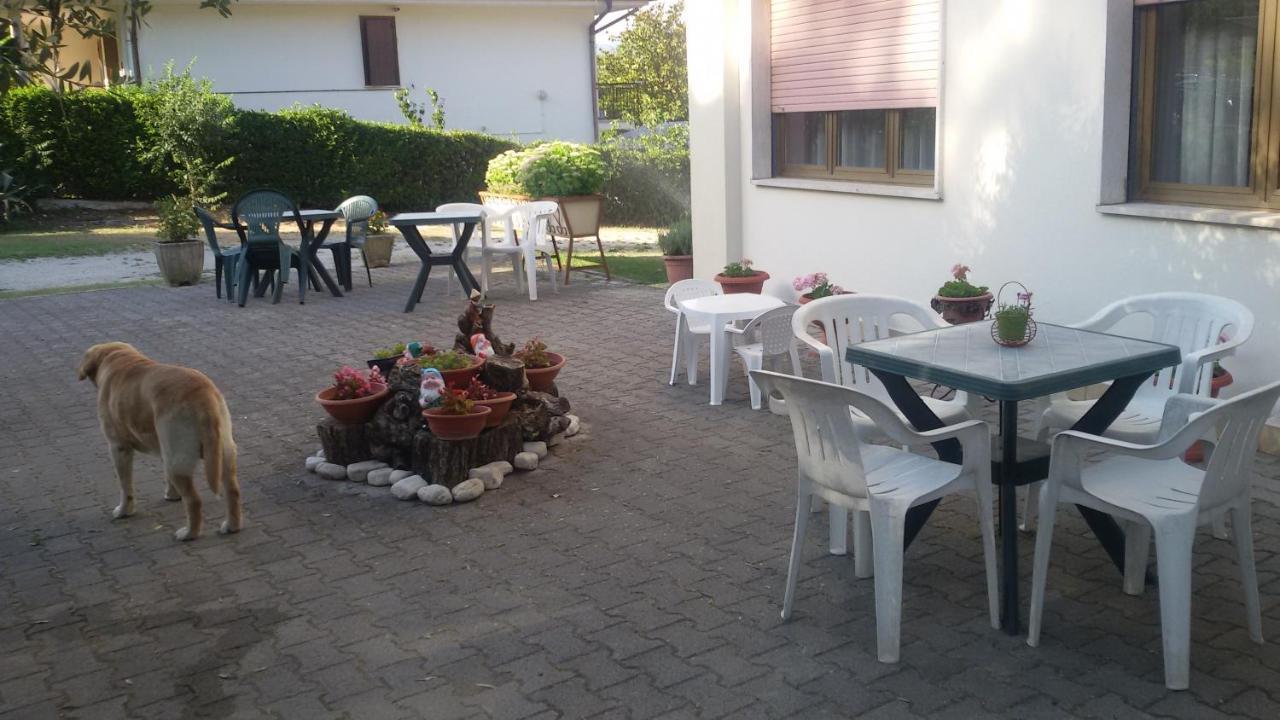 Hotel Le Vigne Contigliano Esterno foto