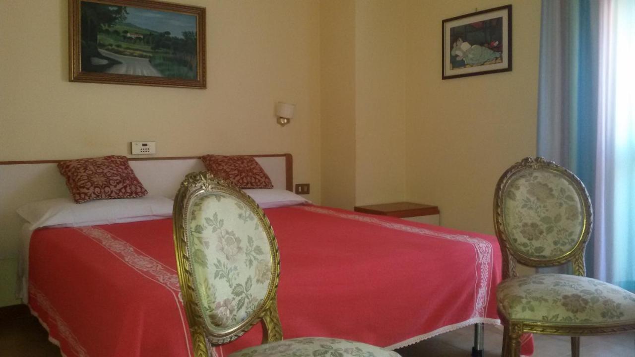 Hotel Le Vigne Contigliano Esterno foto