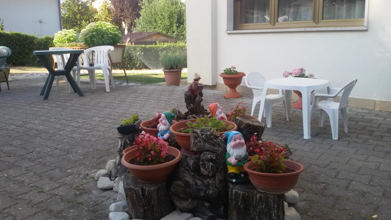 Hotel Le Vigne Contigliano Esterno foto