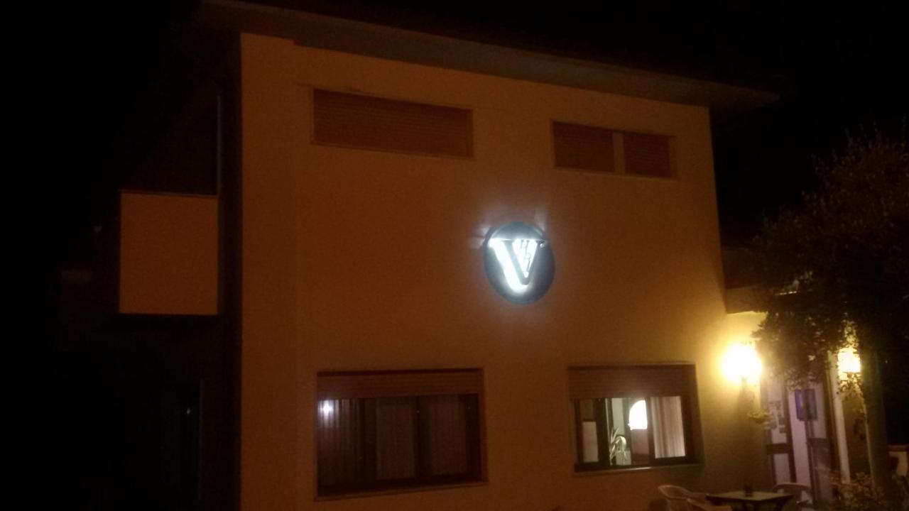 Hotel Le Vigne Contigliano Esterno foto